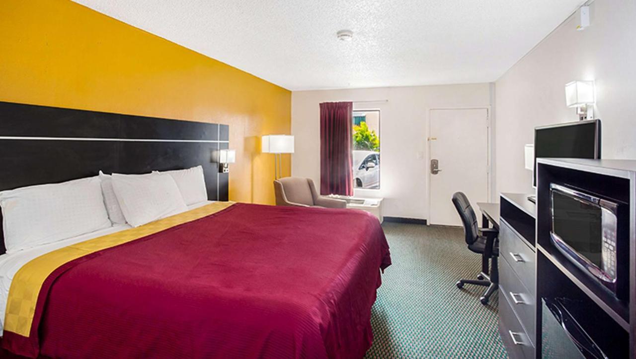 Magnuson Hotel Bradenton Buitenkant foto
