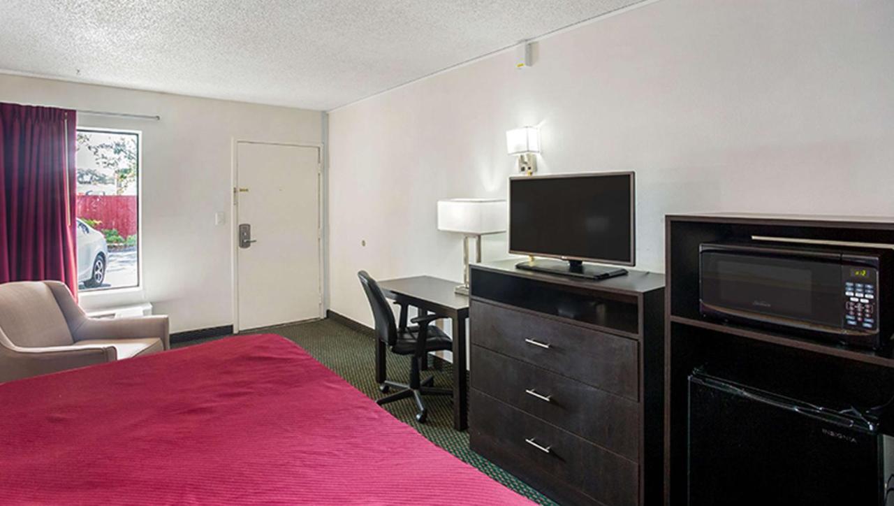 Magnuson Hotel Bradenton Buitenkant foto