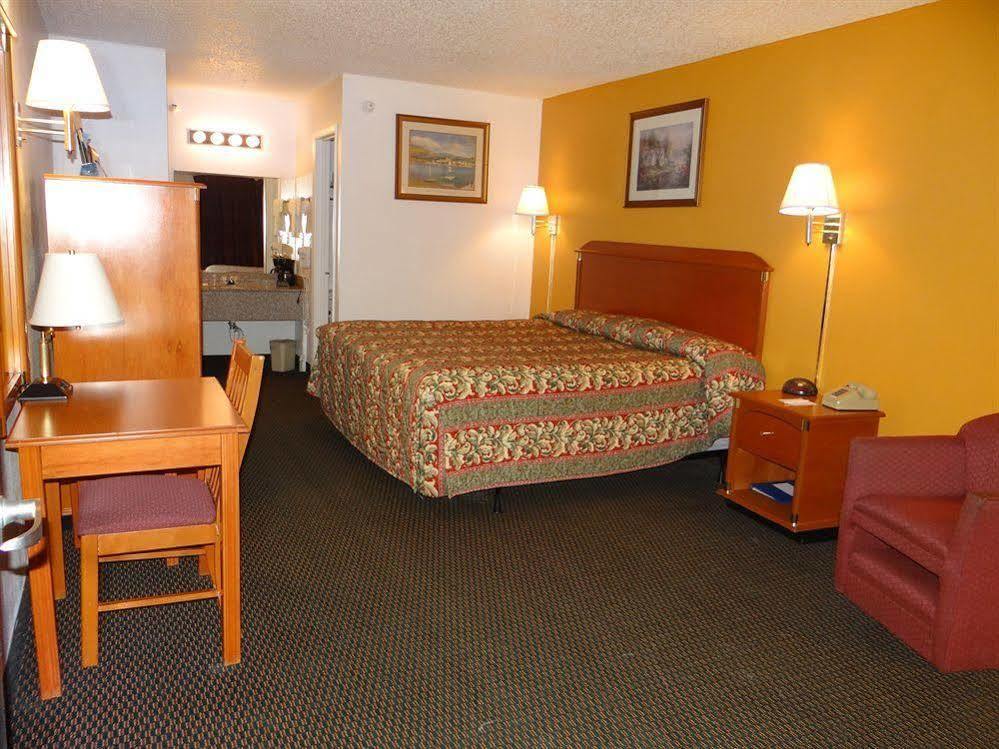 Magnuson Hotel Bradenton Buitenkant foto