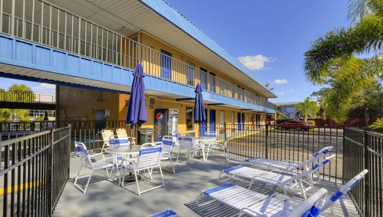 Magnuson Hotel Bradenton Buitenkant foto